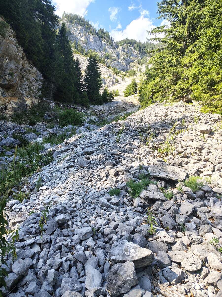 Verlauf, Salzriegelwände im Hintergrund