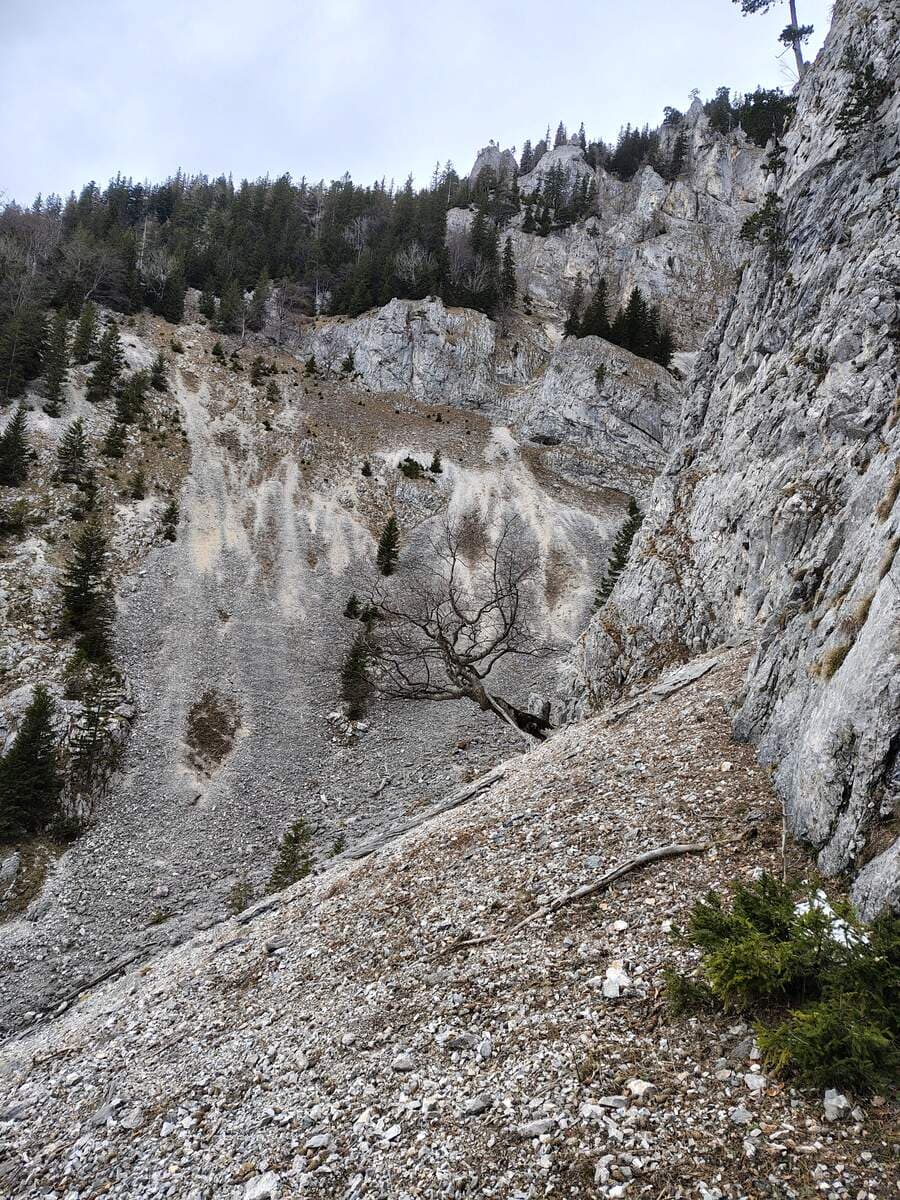 Lahngraben von der Felswand