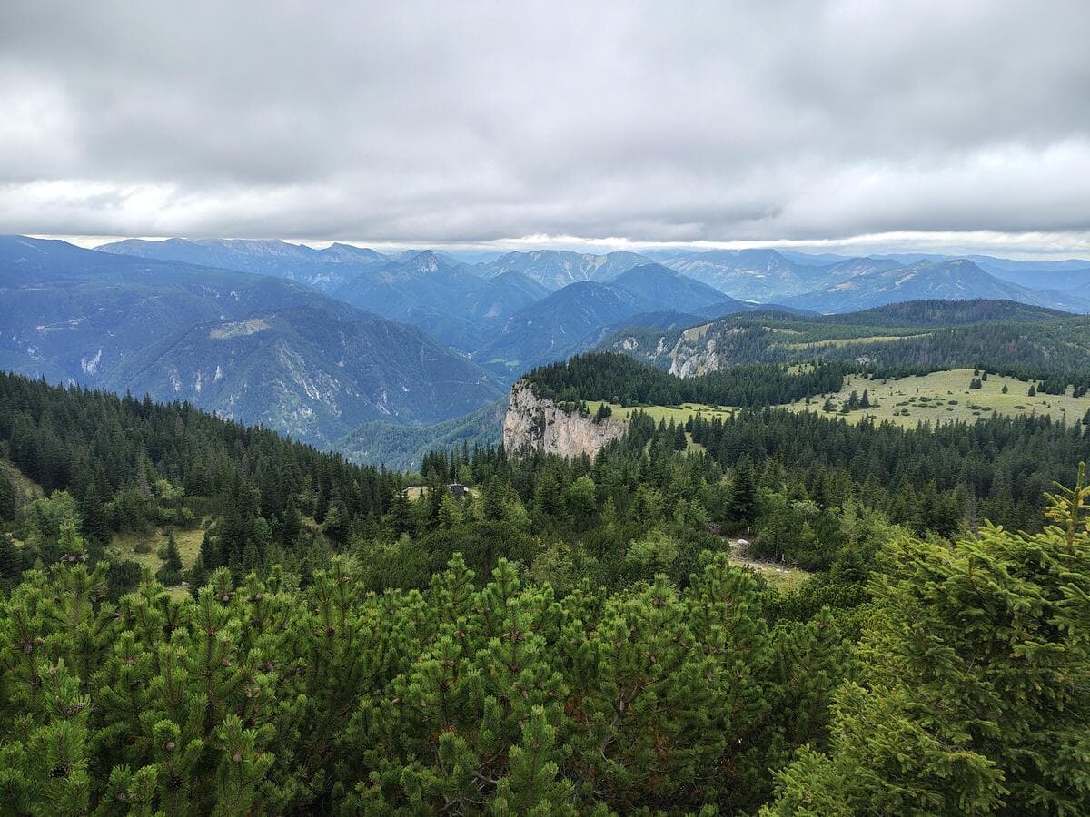 In der Mitte: Rote Wand, etwas weiter rechts: Ochsenboden