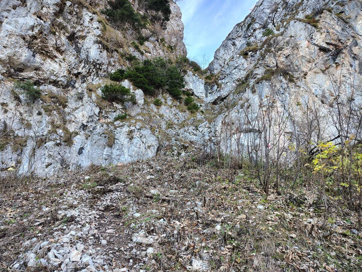 Am Einstieg von der Kletterstelle