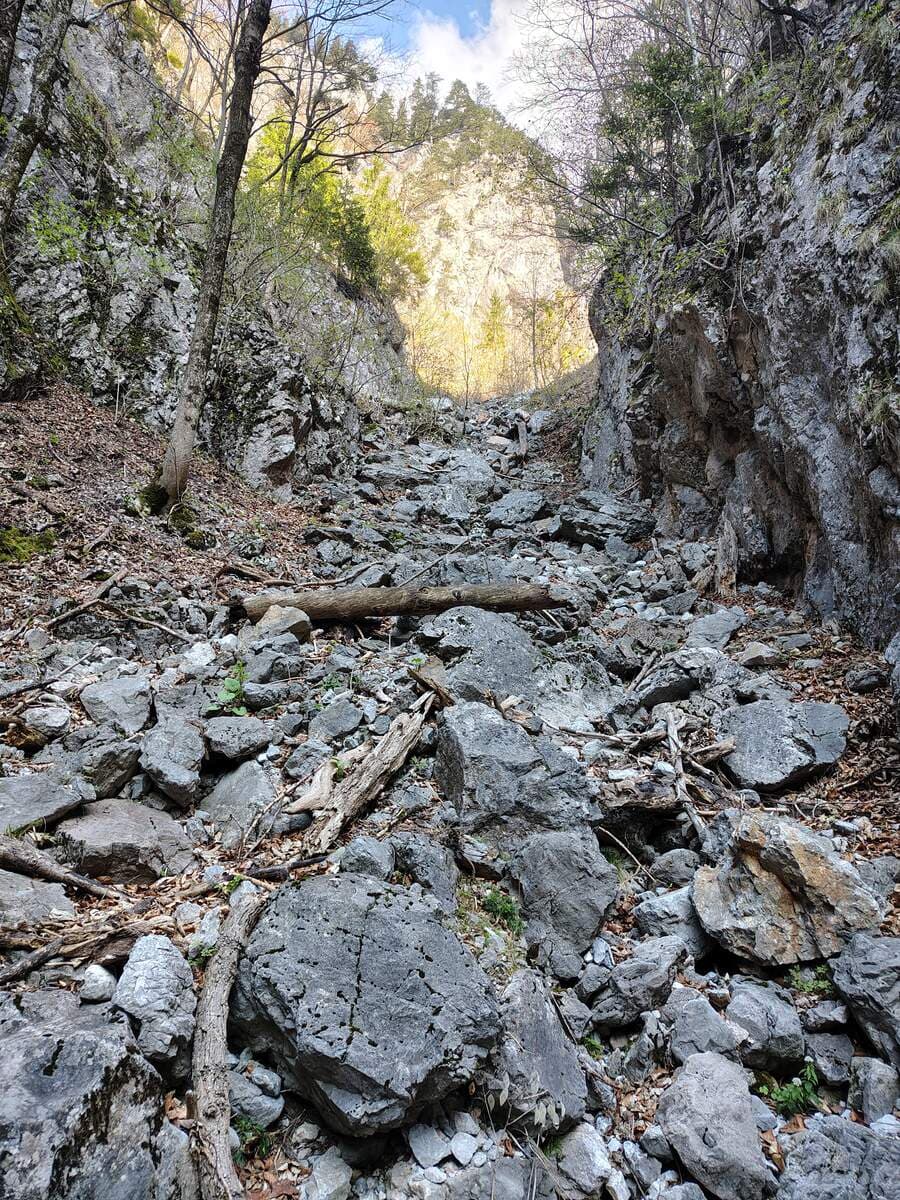 Verlauf; über Felsen und Geröll