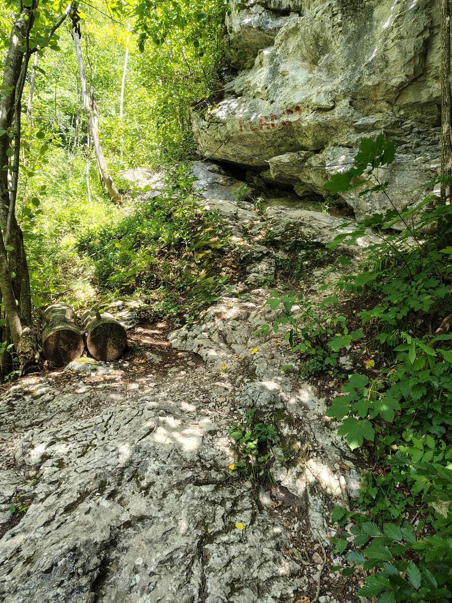 Versicherung bei Felsen